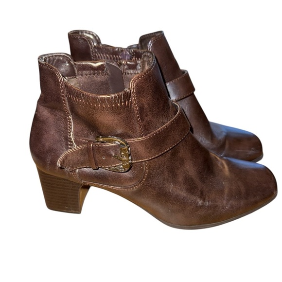 G.H Bass&Co Ankle Boots with Buckle Detail - Picture 2 of 8